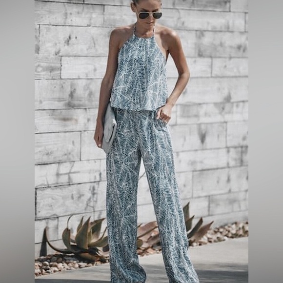 VICI “seeking shade” tropical leaf print pocketed halter jumpsuit w/overlay. L - Picture 2 of 15